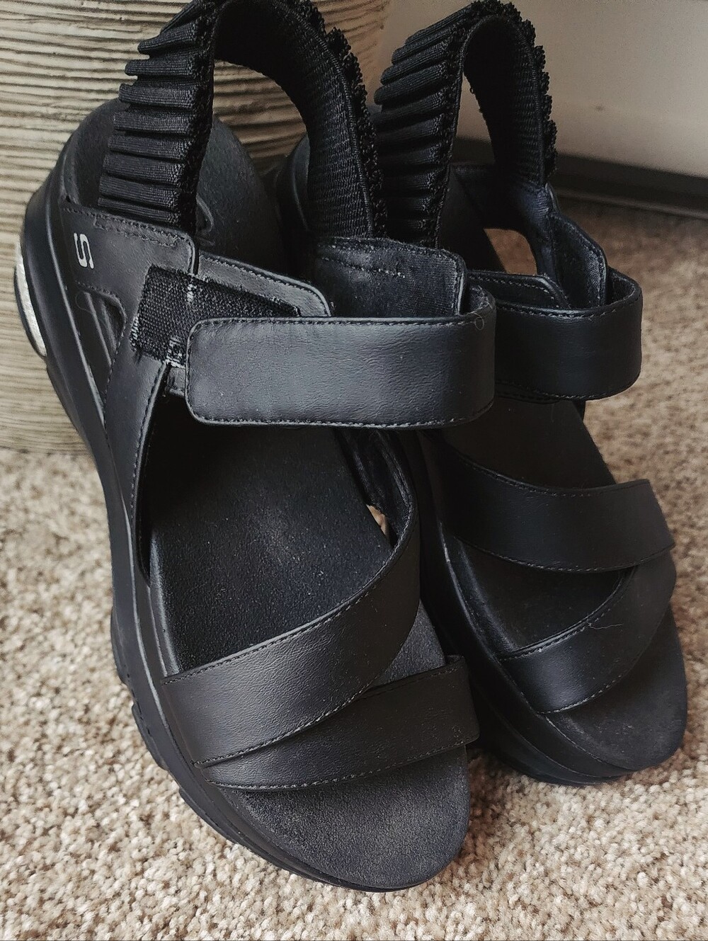 Skechers Luxe Foam Black Sandals Velcro Straps See Chart For Size. - Picture 4 of 10